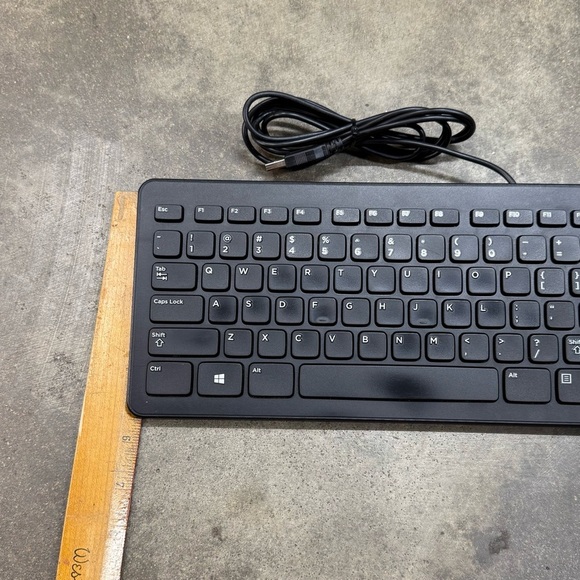Dell KB113P USB Wired Keyboard Slim Full Size Quiet Keys Windows PC Laptop - Picture 8 of 8
